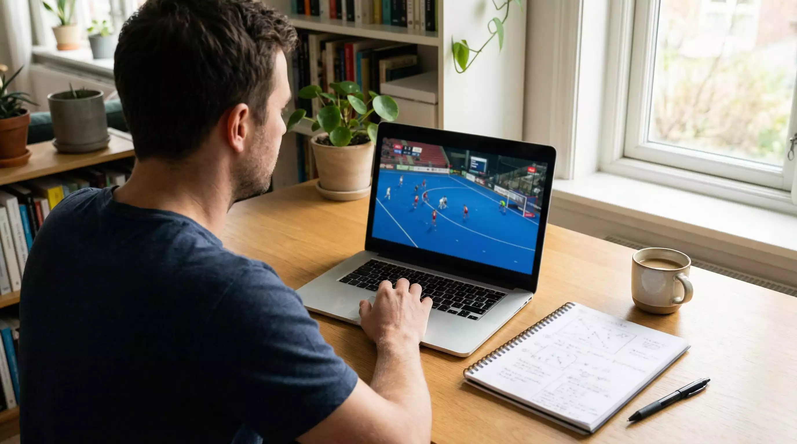 Wedder die notities maakt bij hockey analyse